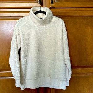 NWT Jones New York sherpa long top